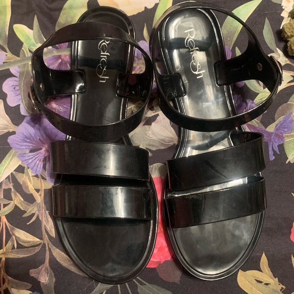 Woman’s black jelly sandals 👡 - Picture 3 of 5
